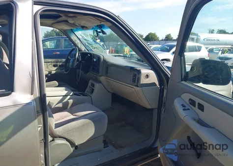 2002 Chevrolet Suburban 1500 Lt z USA, uszkodzony, nr VIN 1GNEC16Z92J231301